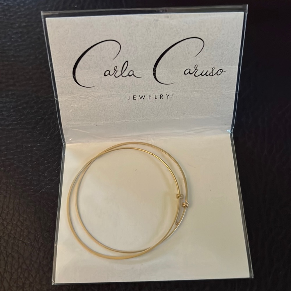14k gold medium earrings. Worn a couple of times. Excellent condition.